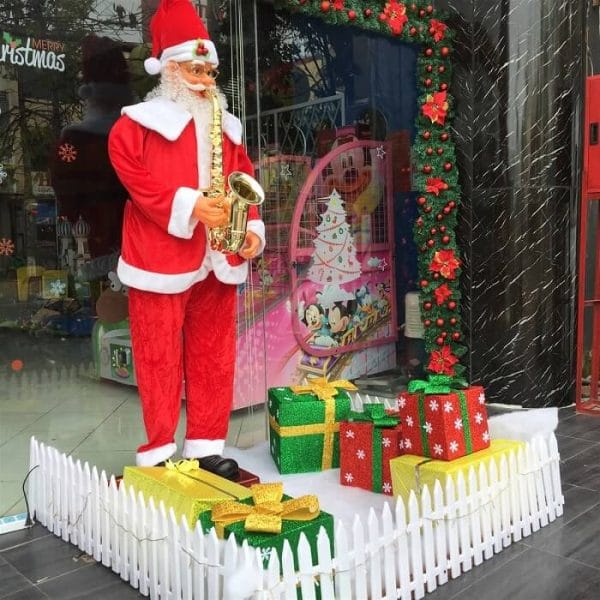 Trang trí quán cafe dón noel bàng ong già noel |